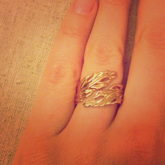 Stella & Dot leaf ring with arrow bangle