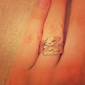 Stella & Dot leaf ring with arrow bangle