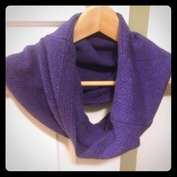 Nice purple collar scarf