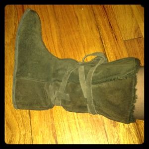 AE strap fur boot