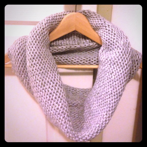 Nice gray collar scarf