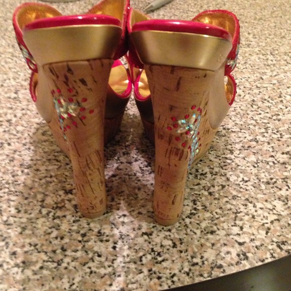 Beautiful red heels with Swarovski crystals. 👠👠❤ - Picture 3 of 4