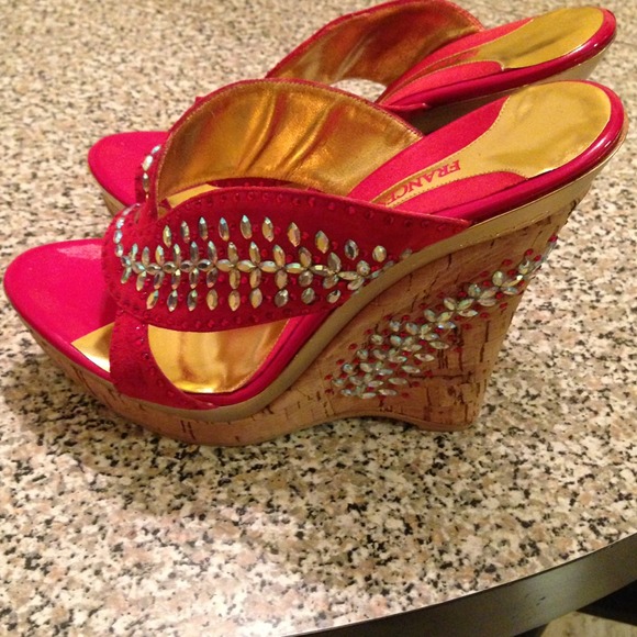 Beautiful red heels with Swarovski crystals. 👠👠❤ - Picture 4 of 4