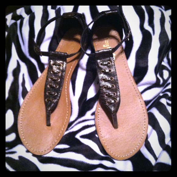 Black and gold summer shoes!