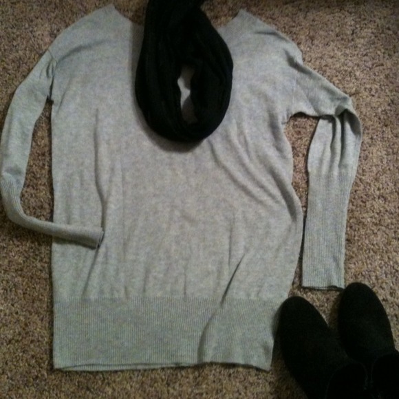 ❌Sold❌Off the shoulder light weight sweater