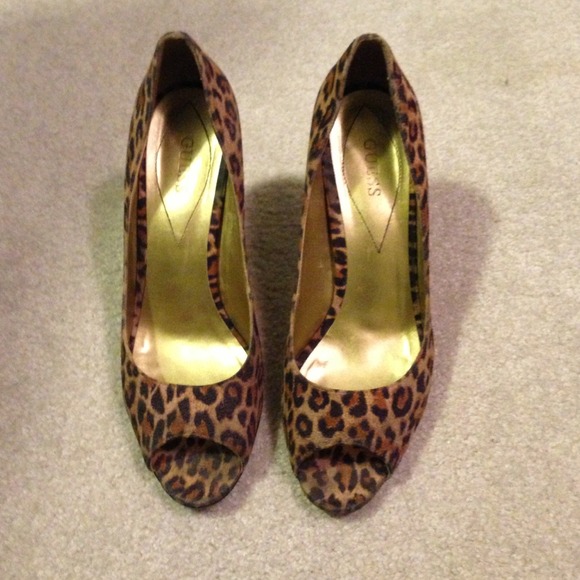 SOLD in a bundle!!🔅Leopard Guess Perp Toe Heels