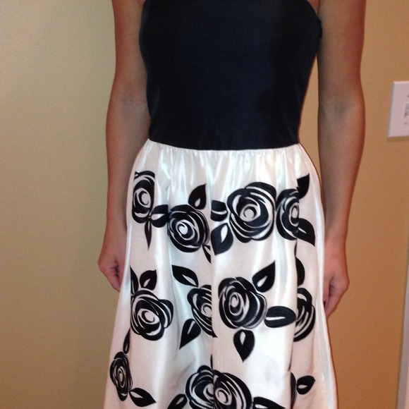 🔥REDUCED🔥White House Black Market cocktail dress