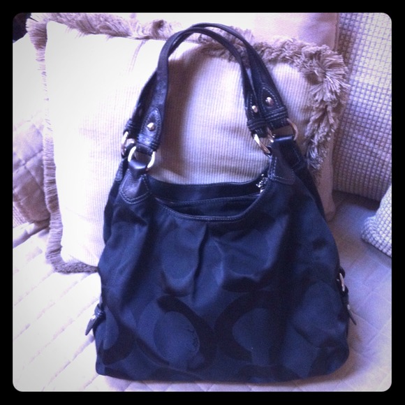 Authentic NON OUTLET-COACH LG Maggie Shoulder Bag