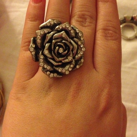 Diamond flower ring