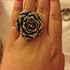 Diamond flower ring