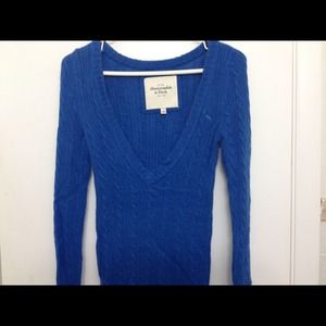 **Bundled**Abercrombie royal blue sweater