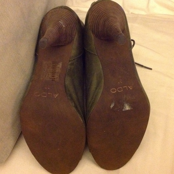 Amazing ALDO booties sz 37 / 7 Green - Picture 3 of 3