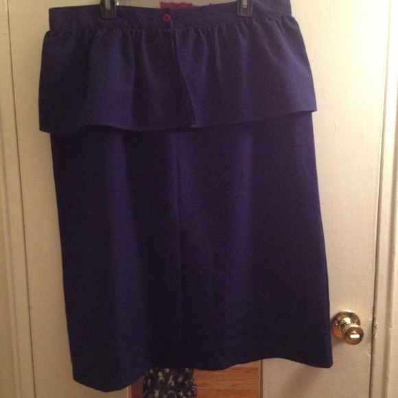 ***sold***Skirt - Picture 2 of 2