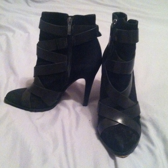 Super sexy, strappy boots.