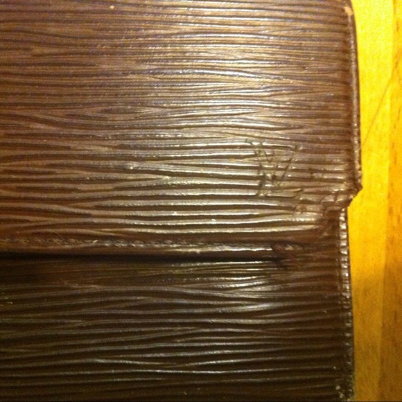 Louis Vuitton Epi Leather Wallet - Picture 2 of 4