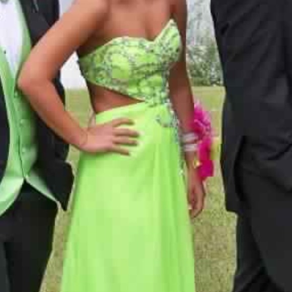Prom dress - Picture 2 of 2