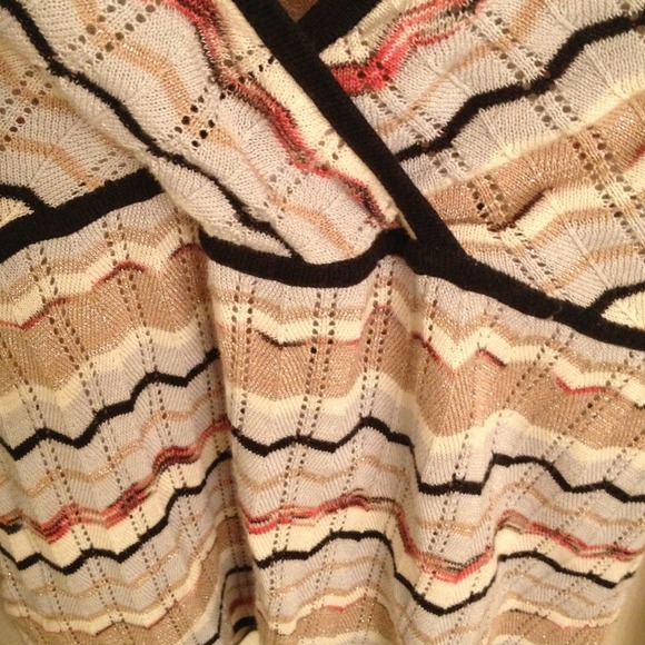 ❗SOLD❗❗Pretty sweater - Picture 2 of 2