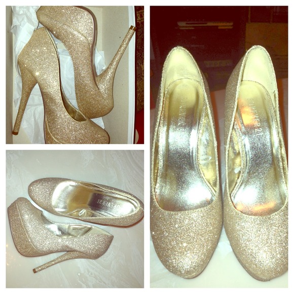 ✨RESERVED✨ Forever 21 sparkly Gold heels