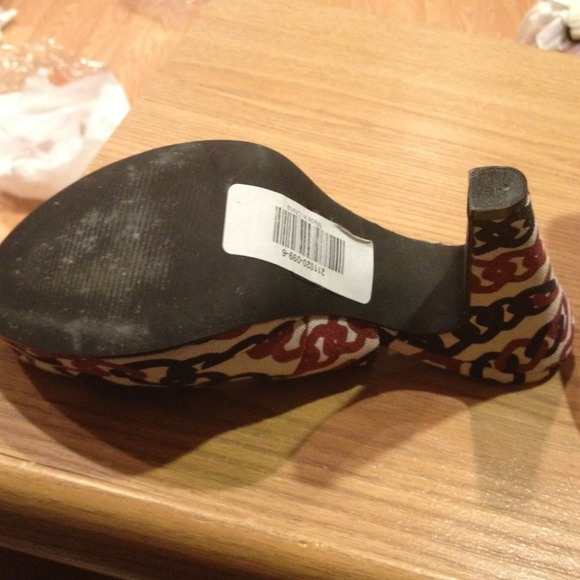 Color block chain design high heels. HP 7/10 🎉🎉 - Picture 3 of 4