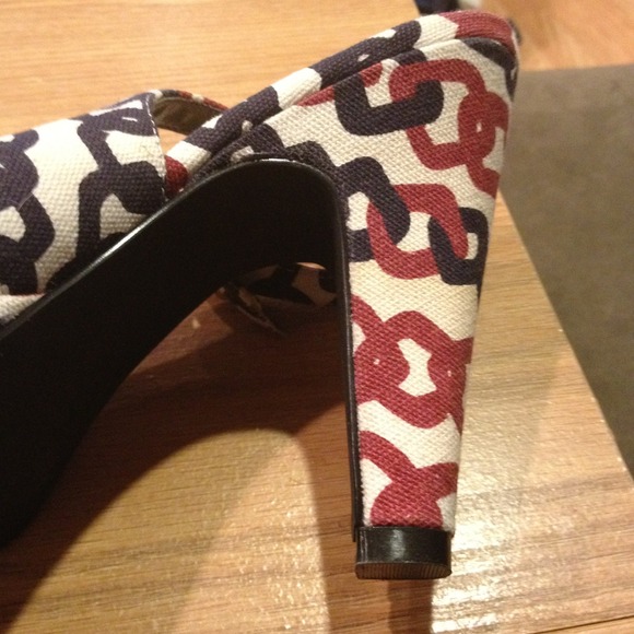 Color block chain design high heels. HP 7/10 🎉🎉 - Picture 4 of 4