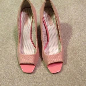 👠SALE! (REDUCED)Pink&White Strips Peep Toe Heels
