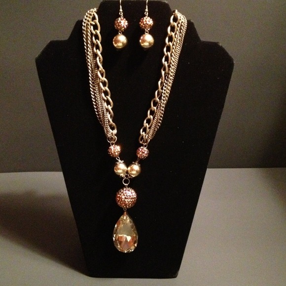 Necklace and earring set