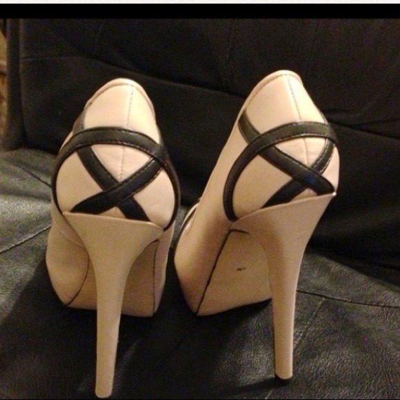 Shoedazzle Heels !! Great for around the office 🎀 - Picture 3 of 4