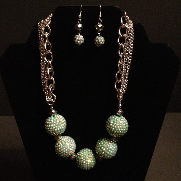 Necklace and earring set