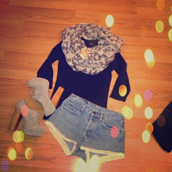 Sold Three Dots black v neck basic top