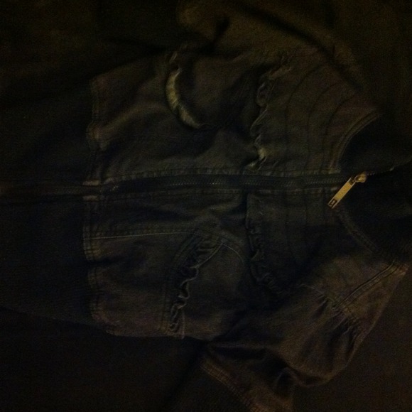 Ashley half jacket. Half sleeve. Denim material