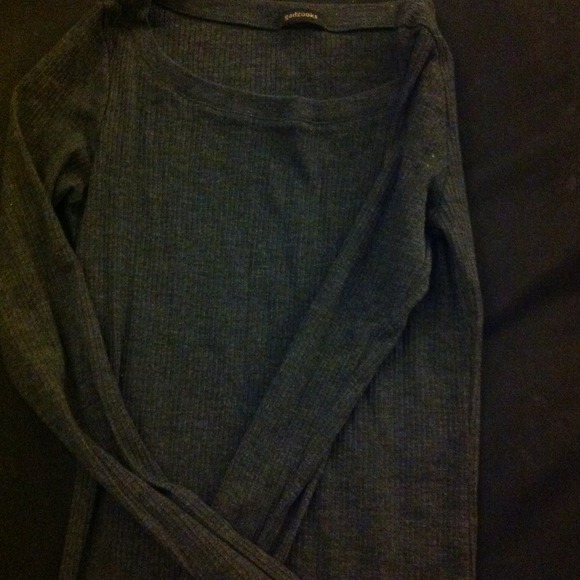 Long sleeve grey shirt