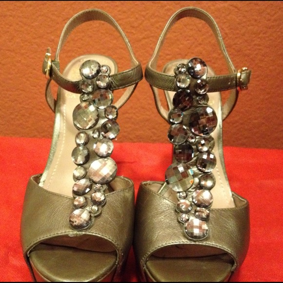 Vince Camuto sandals HOT!!!! 🙆
