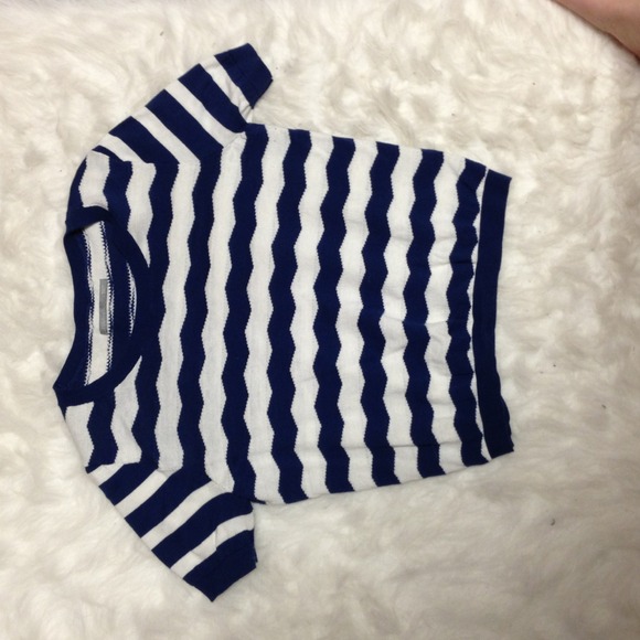Cropped sweater - Picture 2 of 2