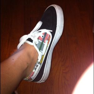 Black/Red/white seastar converse