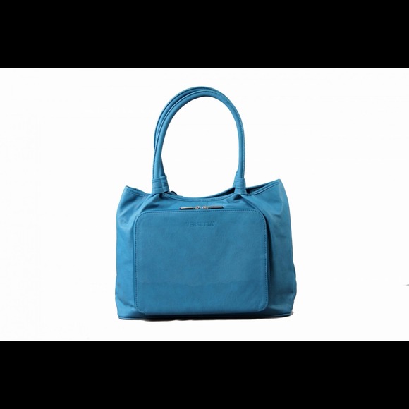 Angela - Picture 3 of 4