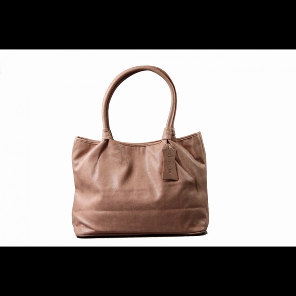 Angela - Picture 4 of 4