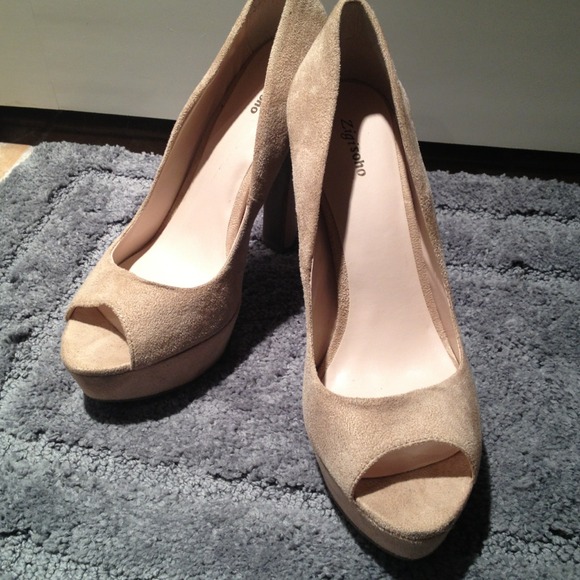 Zigi soho "suede" tan platform pumps