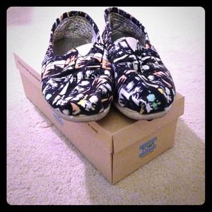 *REDUCED!* TOMS Shoes Faces Women's Vegan Classics