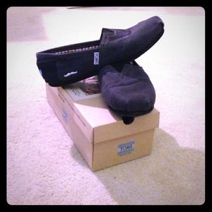 *REDUCED!* TOMS Movember Grey Black Classics