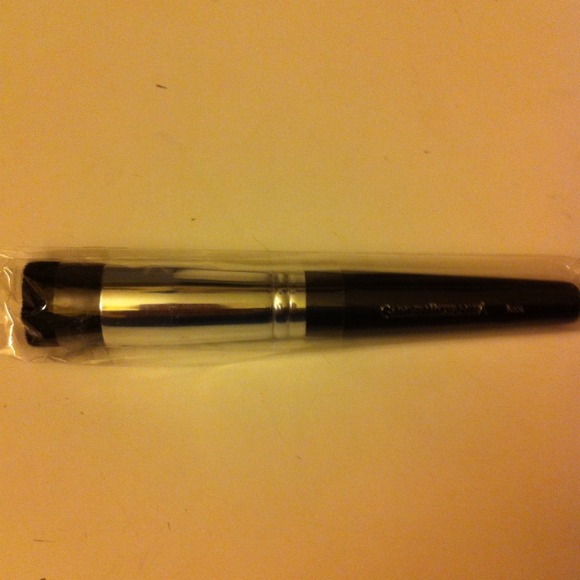 Makeup brush