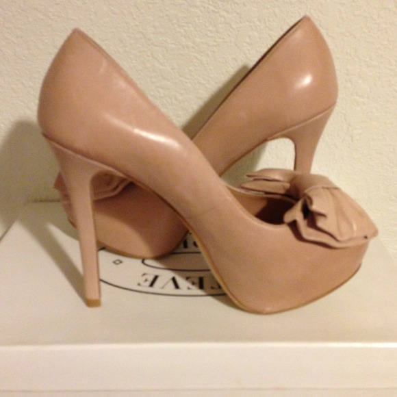 🚫SOLD🚫Steve Madden Preshis Platform
