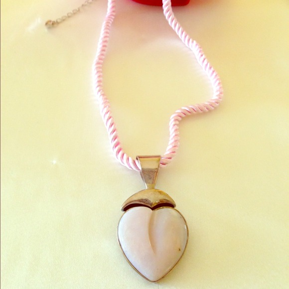 Pink heart shaped necklace - Picture 1 of 3