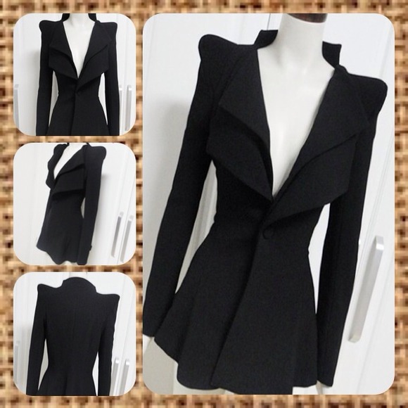 ❌SOLD❌@pinkmnms1212 Zara Peak shoulder blazer 👍👍