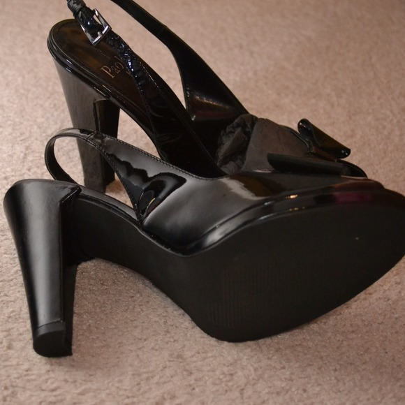 ⭐️🎉Black Patent Leather Peep Toe🎉⭐️ - Picture 2 of 3