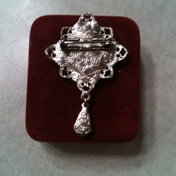 Mother of Pearl & Marcasite Brooch - Picture 2 of 4