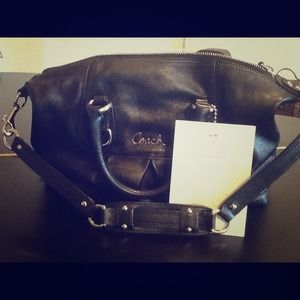 *******SOLD******Coach leather handbag!