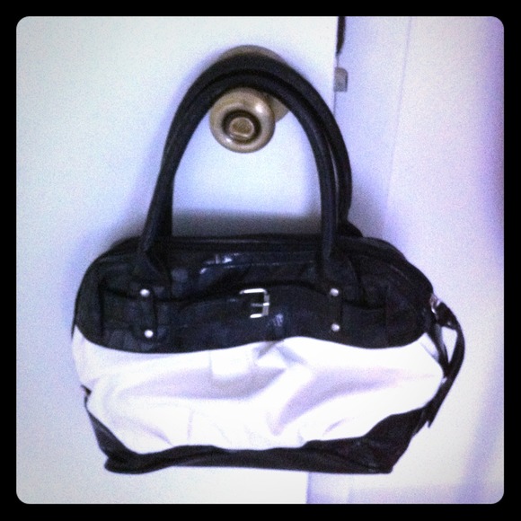 xxxxTradedxxxx large Bueno black and white handbag