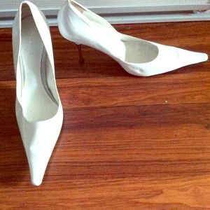 Cute white Aldo heels size 8!