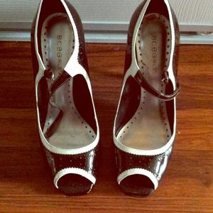 Vintage peep toe heels! Size 9!