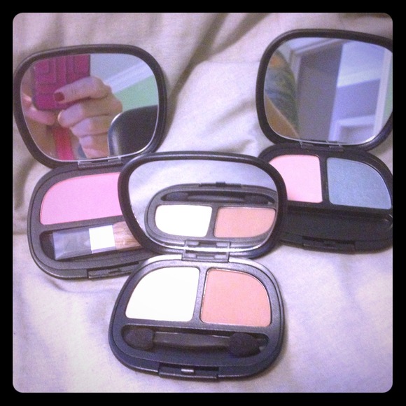 🎉REDUCED🎉BeautiControl 4 eyeshadows 1 blush